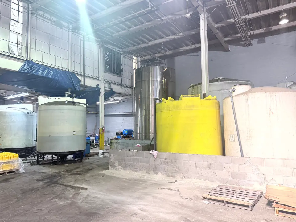Antifreeze mixing tanks on the blending line